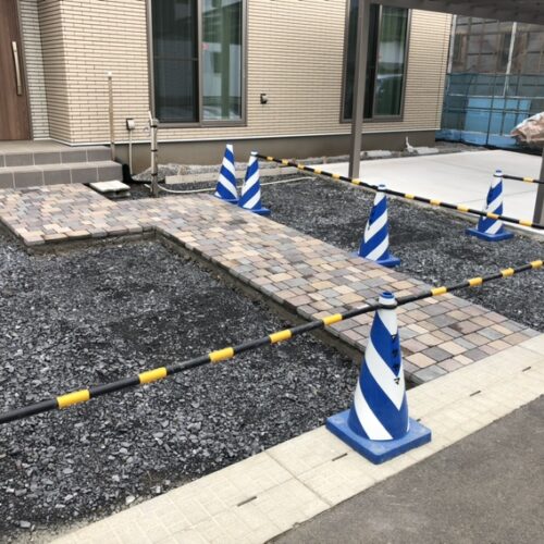 アプローチのボルドブリック張り作業となります。