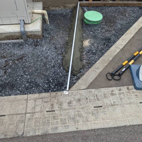 乱張り下地メッシュ状況です。