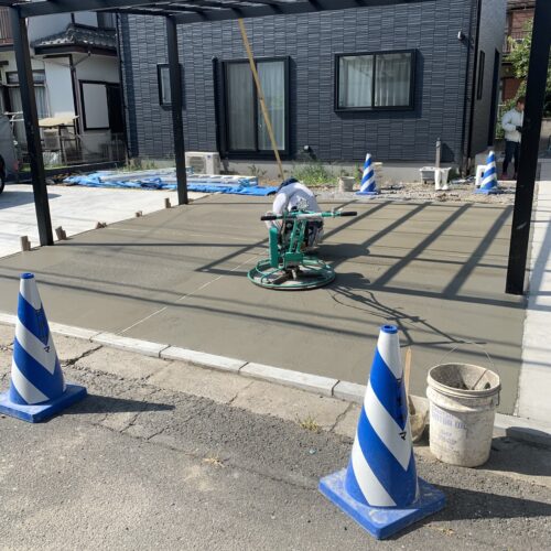 土間コンクリート打設です。