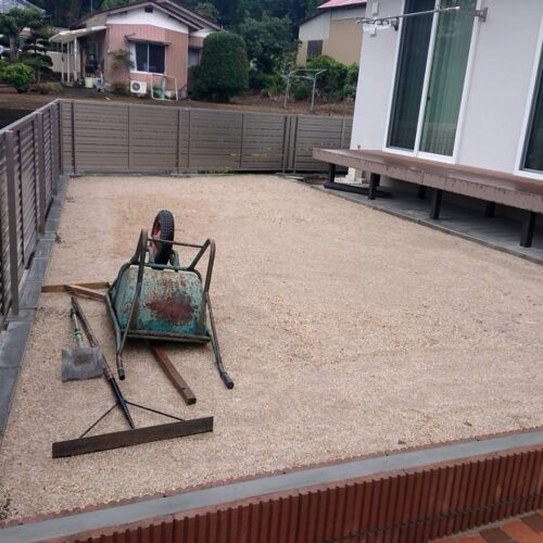 デッキ及びフェンスの施工です。