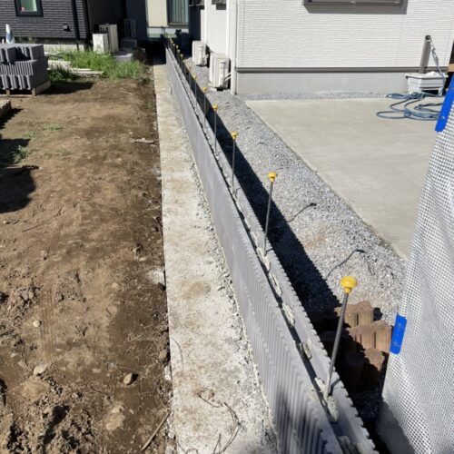 ブロック積みです。