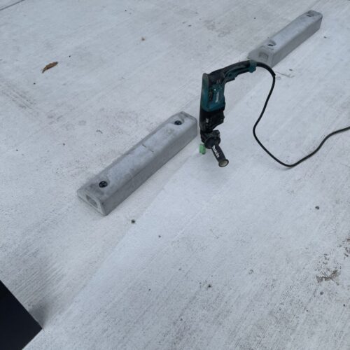 車止め設置です。