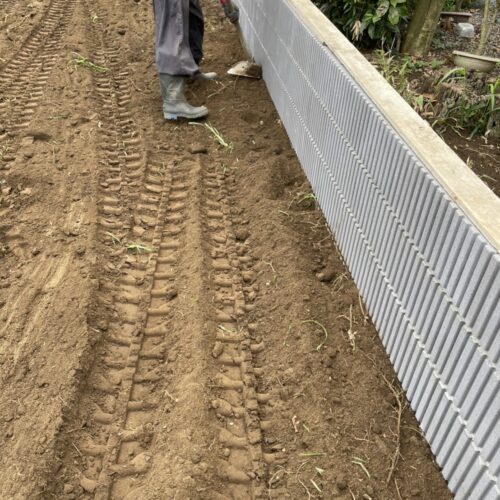 場内埋め戻し整地です。