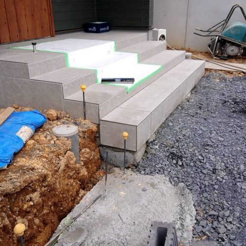 タイルの増設です。