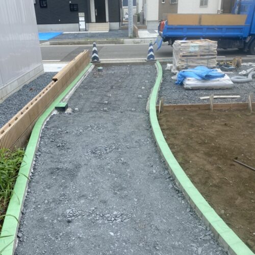 アプローチ乱張り下地メッシュです。