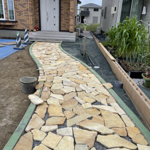 アプローチ乱貼り仮並べです。