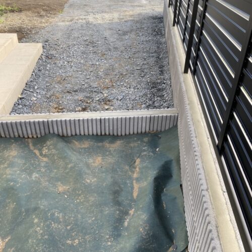 フェンス天端施工です。