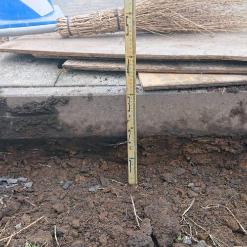 駐車場部分の掘削です。