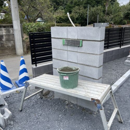 門柱組積みです。