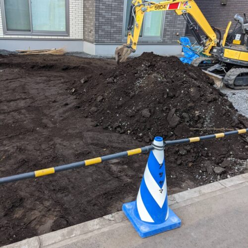 駐車場掘削です。