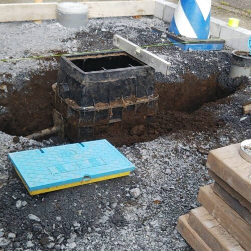 水道メーターボックスの調整です。 水道メーターボックスの調整です。