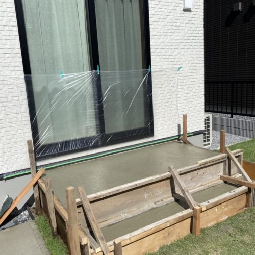 デッキ下地コン打設です。