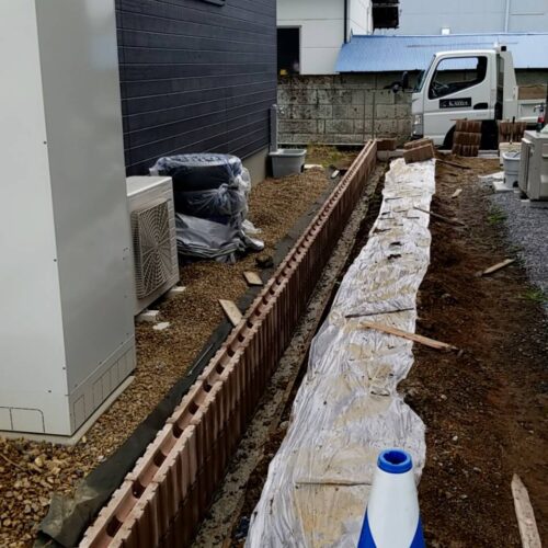 東側のブロック積みです。