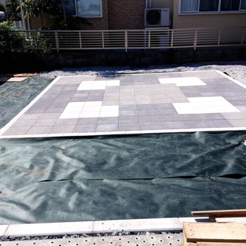 ３００角平板の施工です。