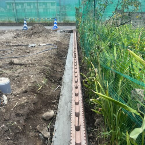 ブロック積みです。