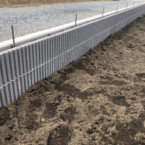 東側及び南側のブロック積み作業です。