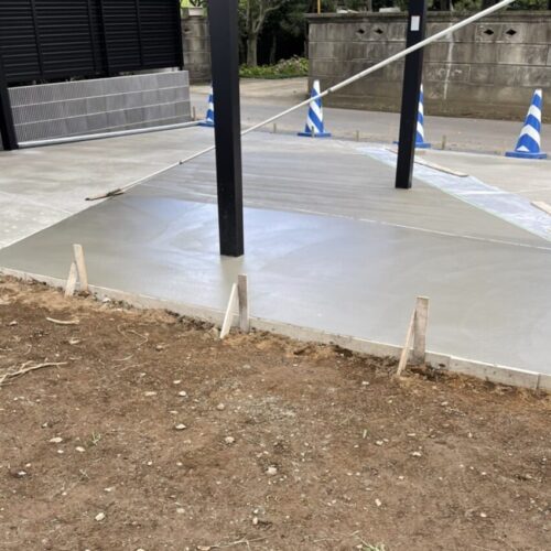 土間コンクリートのハケ引き仕上げです。