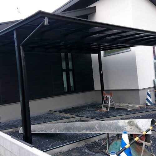 カーポートの施工です。 カーポートの施工です。