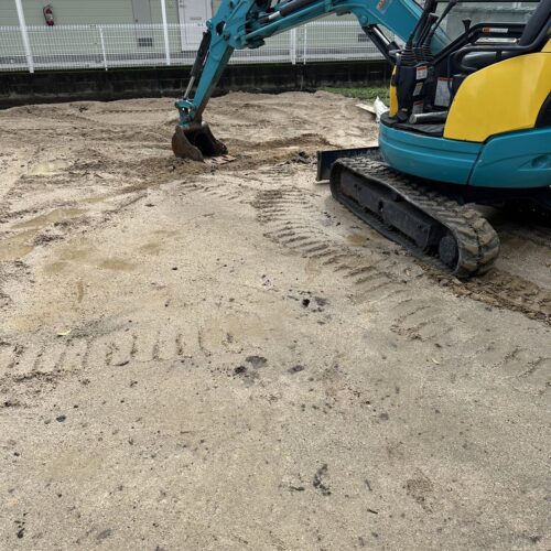 山砂敷均しです。