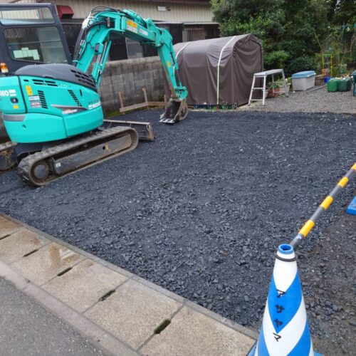 土間下地砕石入れです。