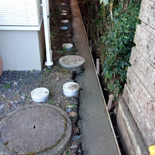 ベースコンクリート打設です。