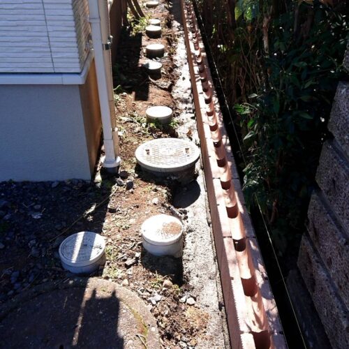 ブロック積みです。