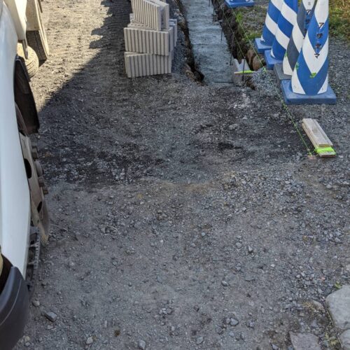 ブロック積みです。