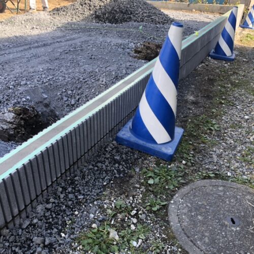 南側の境界ブロック積みとなります。