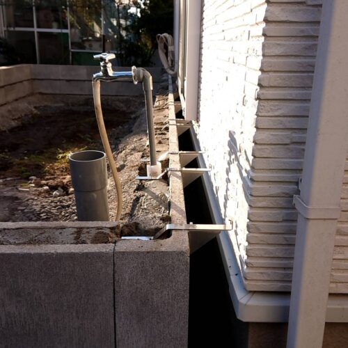 グレーチング下地の取り付けです。