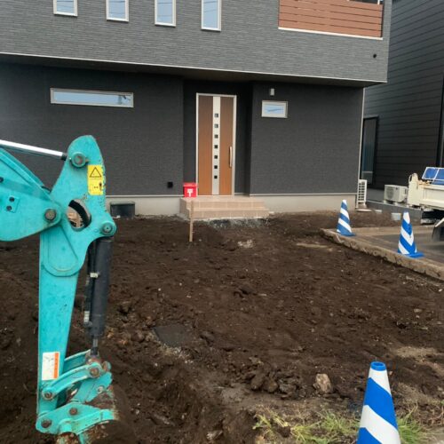 駐車場土間コンクリート下地掘削です。