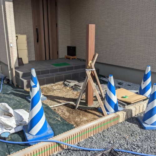 ポスト柱建てです。