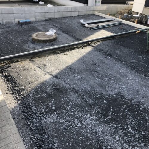 駐車場の見切りエキスパンタイの設置となります。