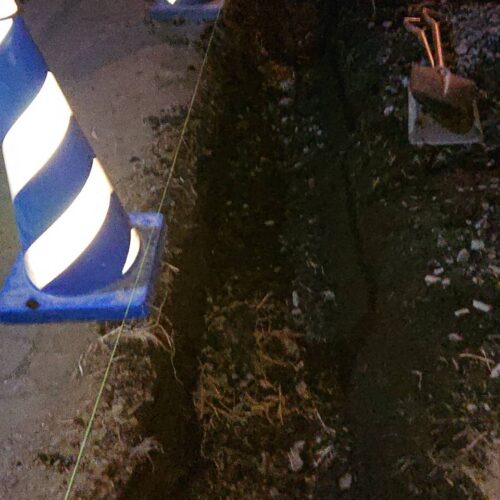 ベースの掘削作業です。