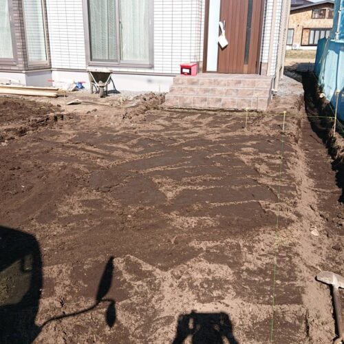 アプローチ、駐車場部分の掘削です。