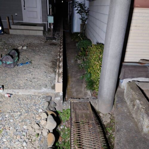 ブロック積みです。