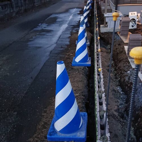 ブロック積みです。