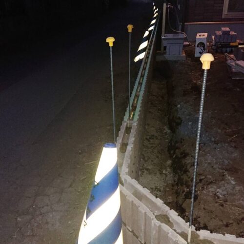 ブロック積みです。