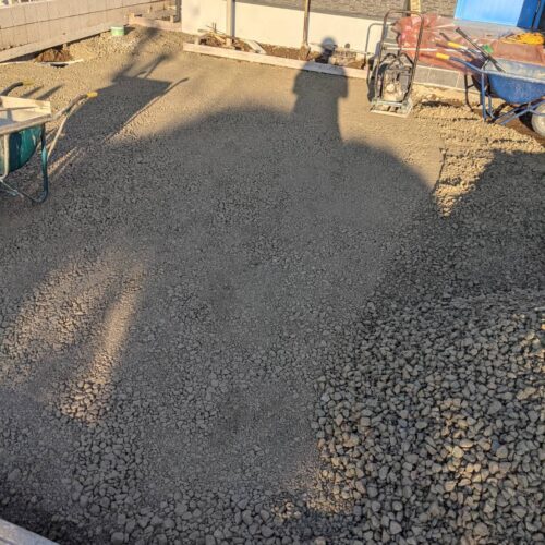 駐車場砕石敷きです。