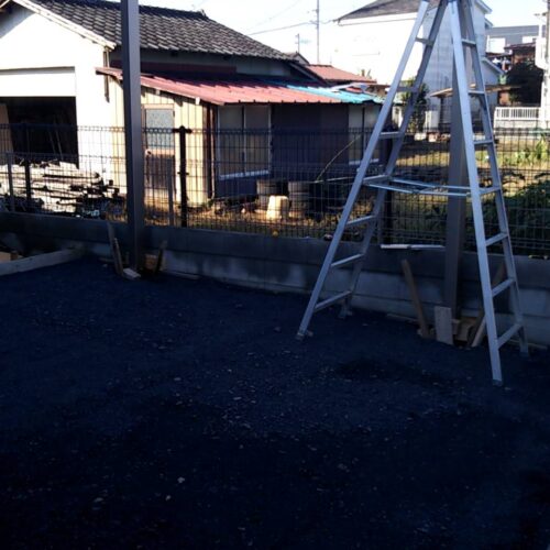 カーポートの取り付け作業です。