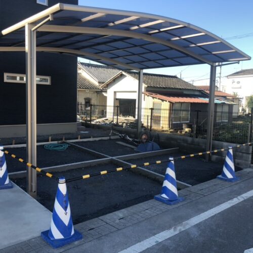 駐車場見切りのエキスパンタイの設置まで完了となります。