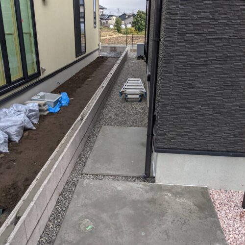 6号砕石敷きです。