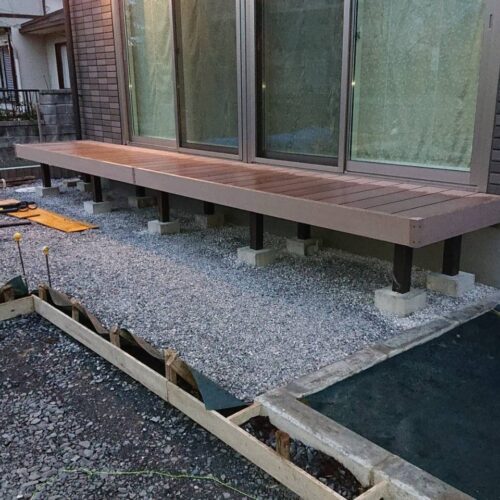 デッキの施工です。