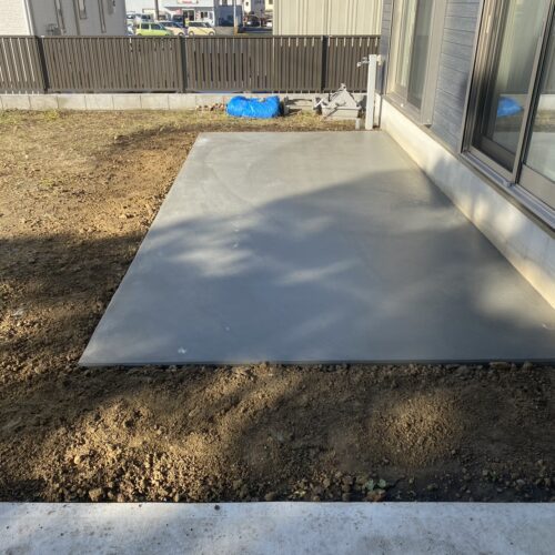 デッキ下地コンクリート脱枠です。