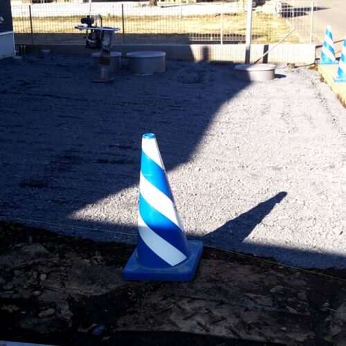 土間下地砕石転圧作業です。