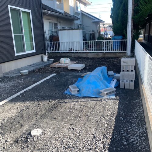 駐車場入口コンクリート養生です。