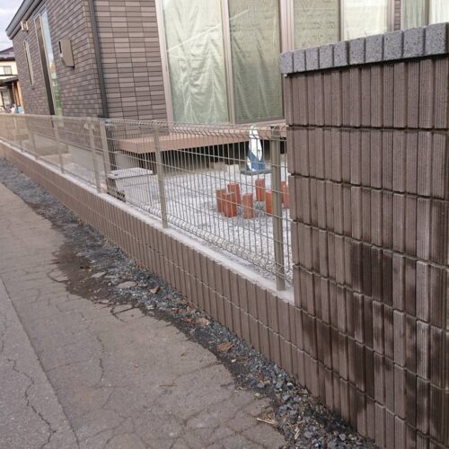 フェンスの施工です。