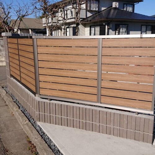 フェンスの施工です。