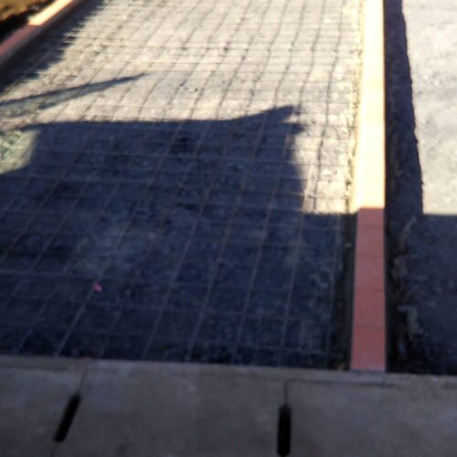 自然石下地コンクリート打設です。