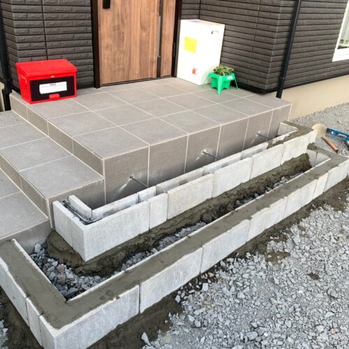 玄関タイル下地です。