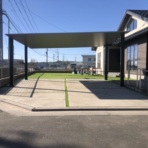 駐車場部分の掘削及び砕石入れとなります。